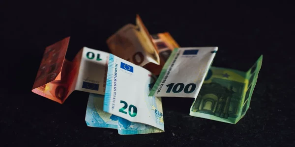Euró 2031-től? Komoly gazdasági ára lehet a magyar csatlakozásnak